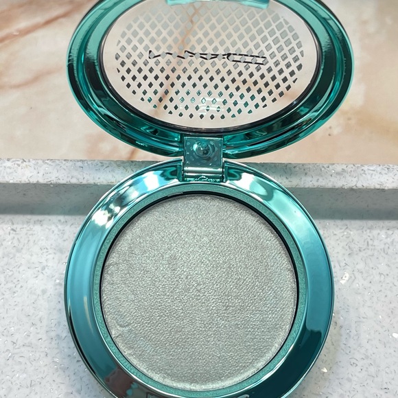 MAC ~ ‘INVESTMINT’ Bounce & Gleam Highlighter ~ Full Size ~ RARE & HTF ~ BNIB - Picture 7 of 16